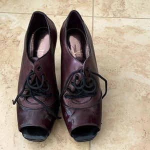 Vince Camuto burgundy 6.5